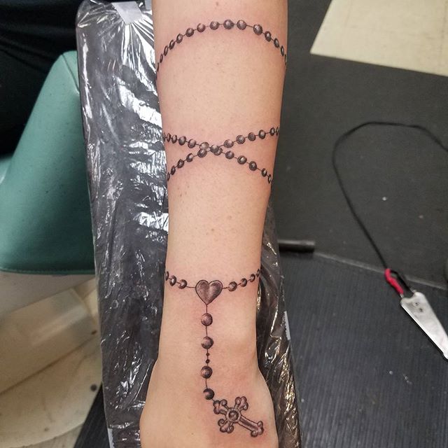 18 Wonderful Rosary Tattoos On Hand